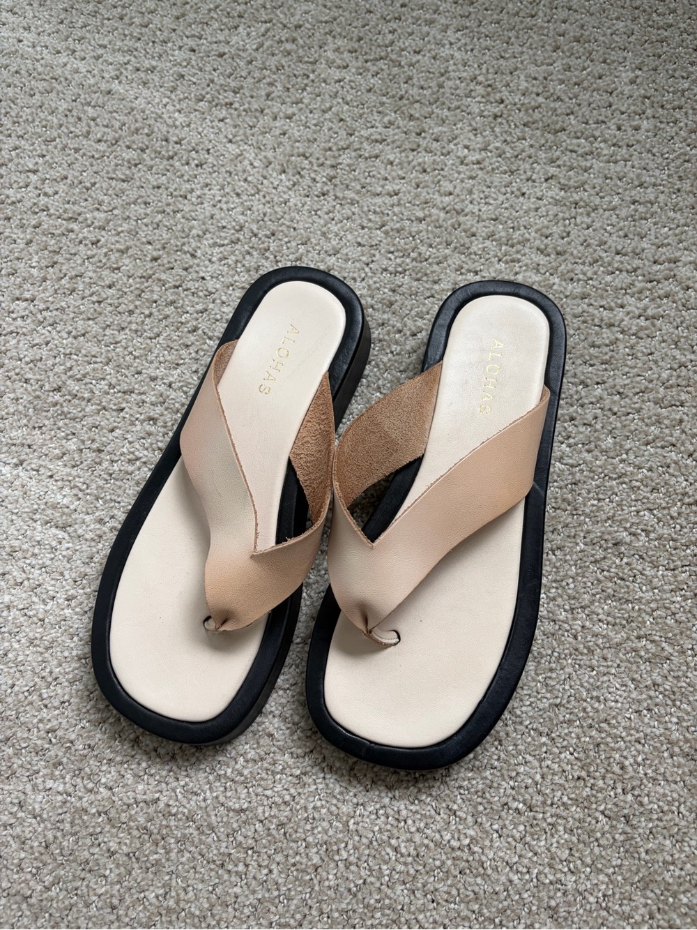 ALOHAS Women's Beige & Black Leather Toe-Post Sandals